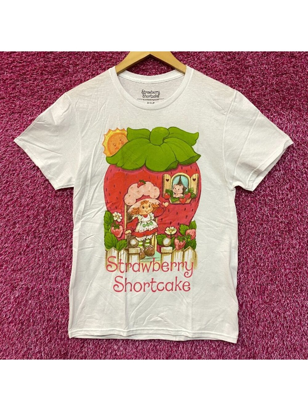 Strawberry Shortcake Berry Sunny House Graphic T-Shirt Small